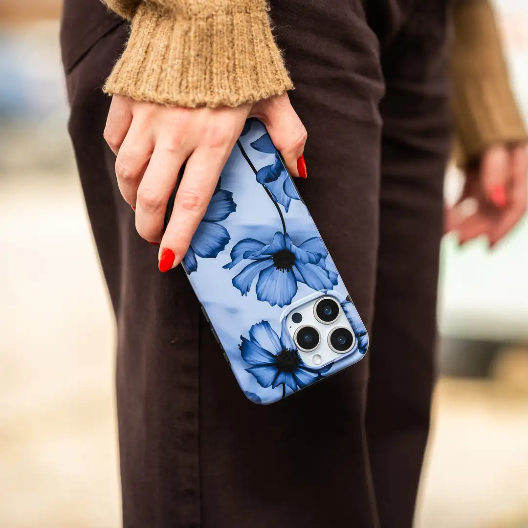 Midnight Bloom Telefon Kılıfı